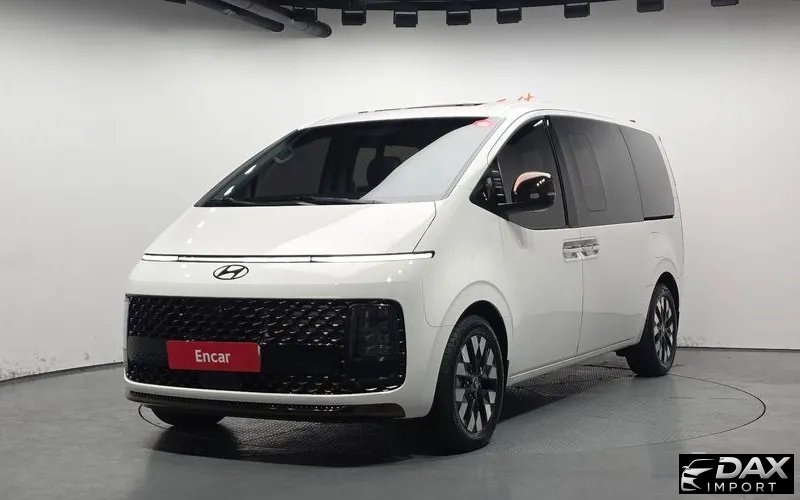 Hyundai Staria Lounge 7-Seater
