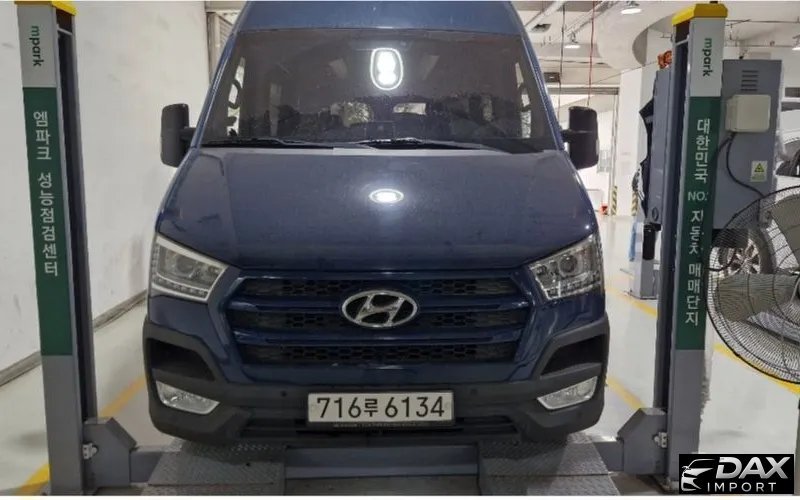 Hyundai Solati 15-seater