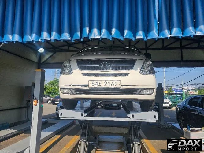 Hyundai Starex 3-Seater VAN