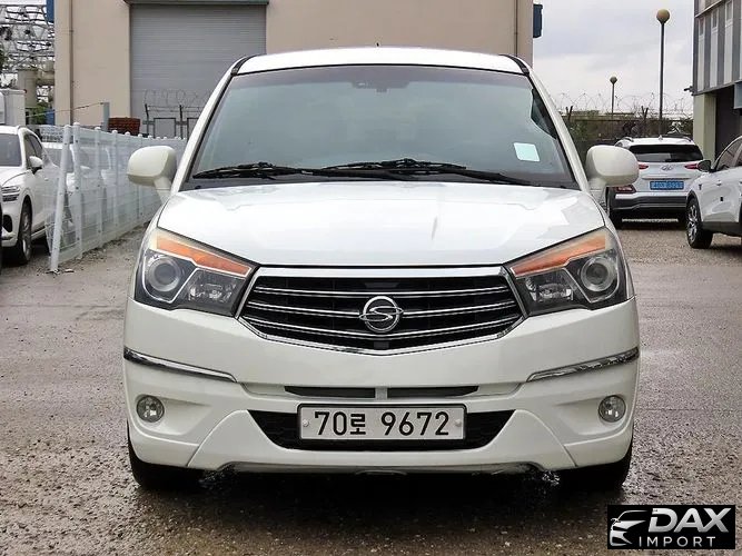KG_Mobility_Ssangyong KORANDO 2WD LT 11-seater