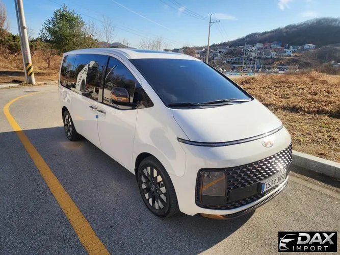 Hyundai Staria 4WD Lounge 9-Seater