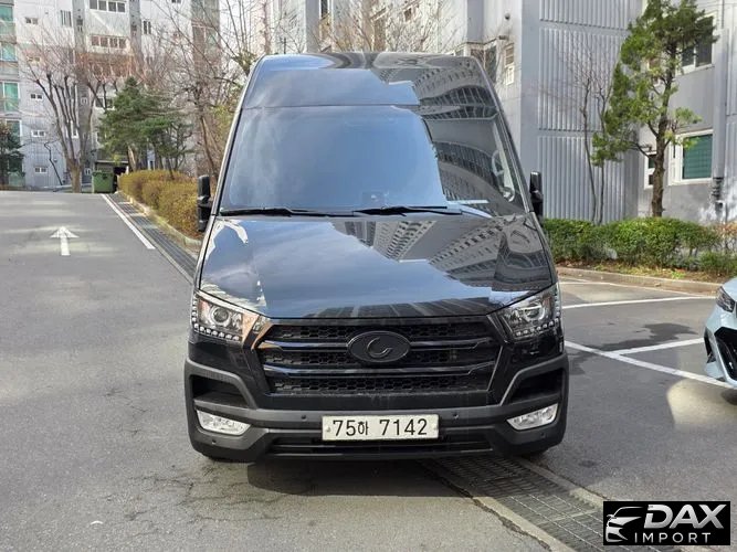 Hyundai Solati 15-seater