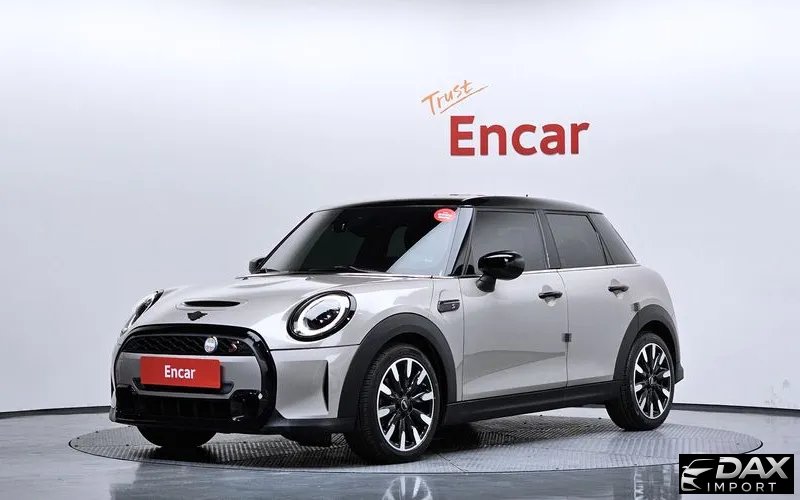 Mini Cooper 5Door Classic Launch Pack