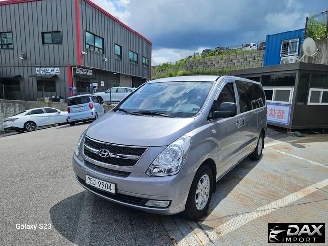 Hyundai Starex 12-Seater Wagon