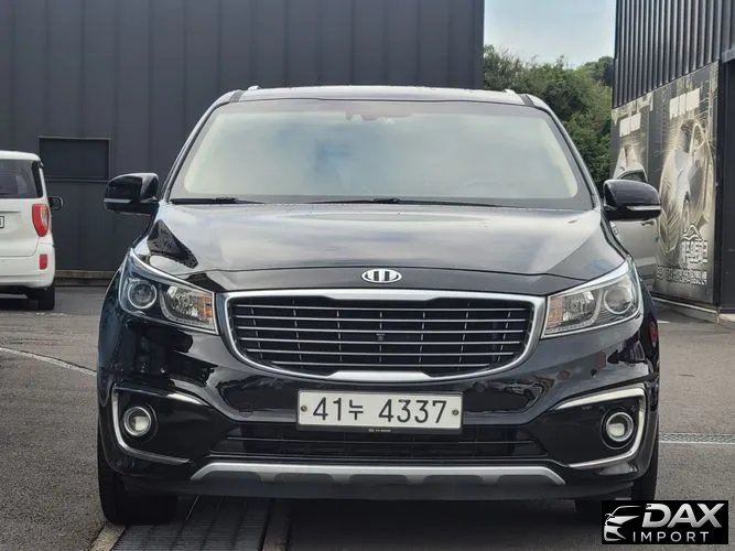 Kia Canival Gasoline 7-seater Limousine