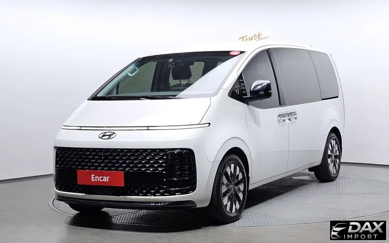 Hyundai Staria Lounge 9-Seater