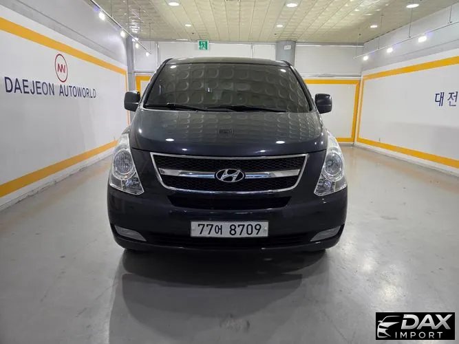 Hyundai Starex 12-Seater Wagon