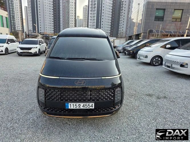 Hyundai Staria 4WD Lounge 9-Seater