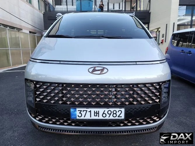 Hyundai Staria Lounge 9-Seater