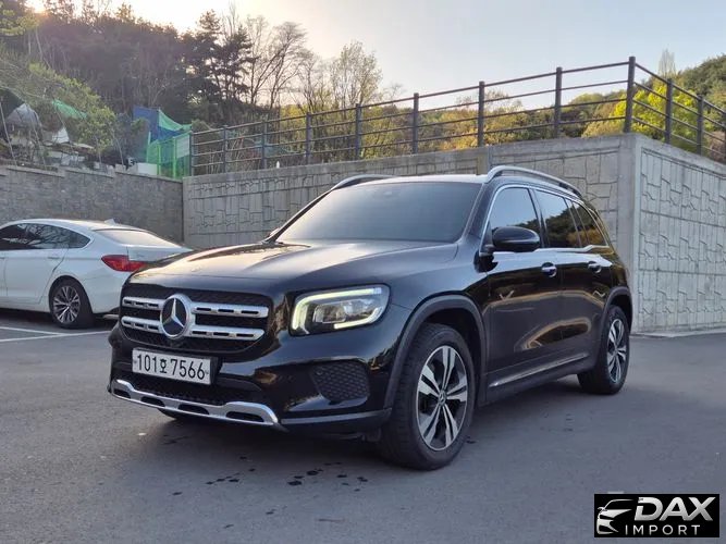 Mercedes-Benz GLB-Class GLB220