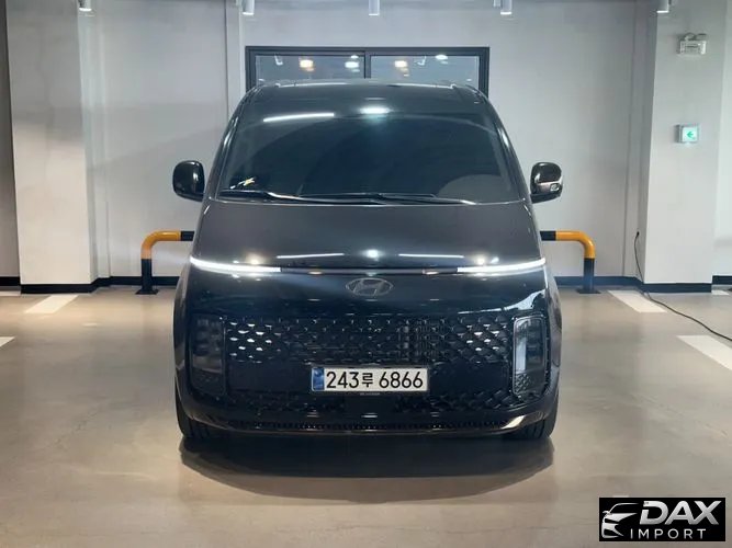 Hyundai Staria Lounge 7-Seater