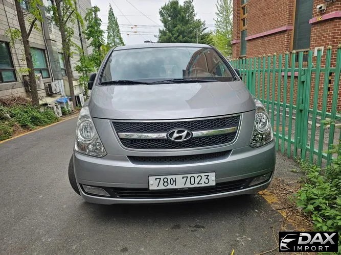 Hyundai Starex 12-Seater Wagon
