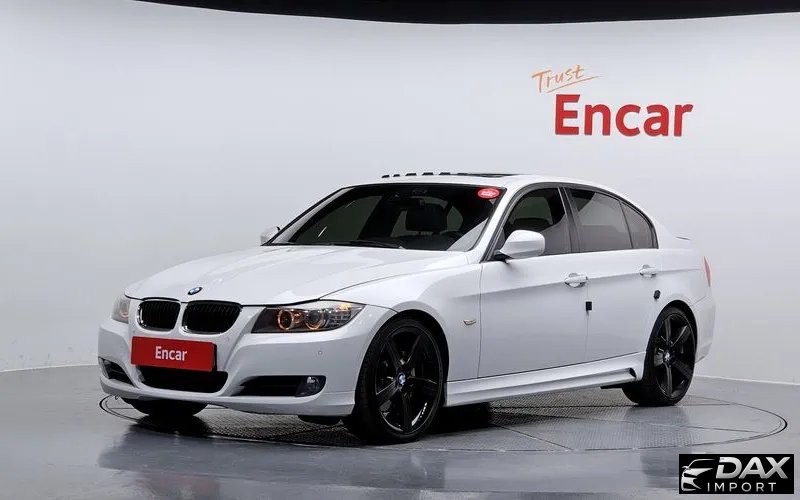 BMW 3-Series 320d Sedan Black and White