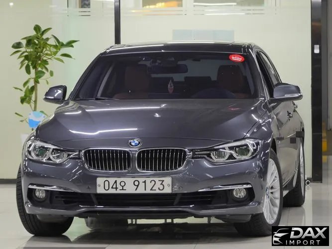 BMW 3-Series 320i Luxury