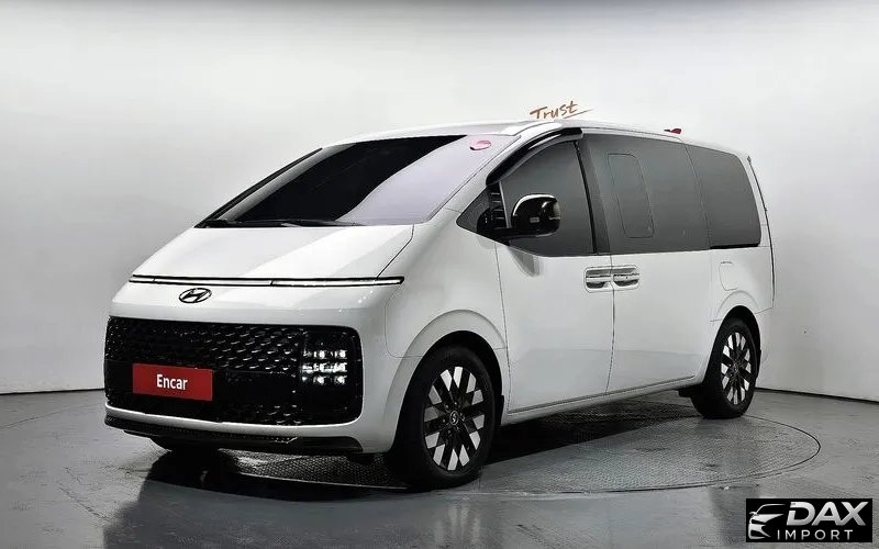 Hyundai Staria Lounge 9-Seater