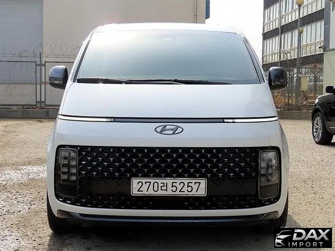 Hyundai Staria L3.5 Lounge 9-Seater