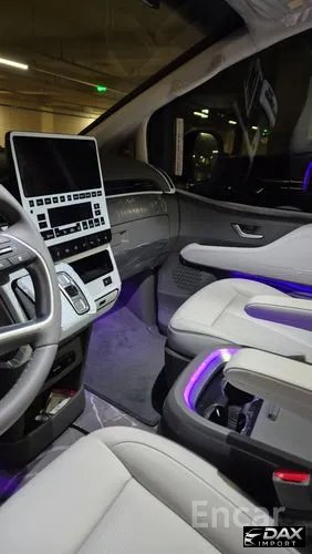 Hyundai Staria Lounge 7-Seater