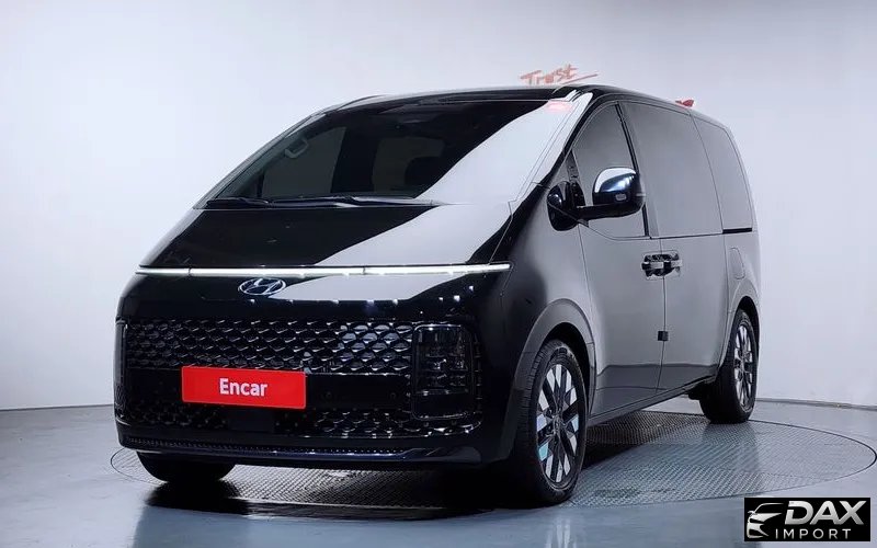 Hyundai Staria Lounge 9-Seater