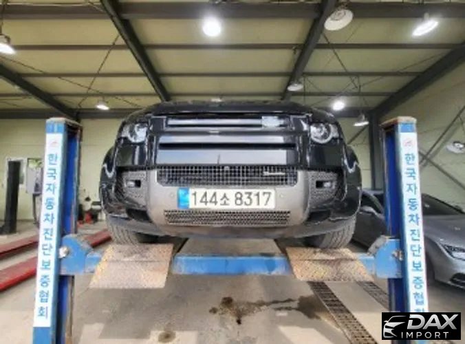 Land Rover Defender 110 P300 X-Dynamic SE